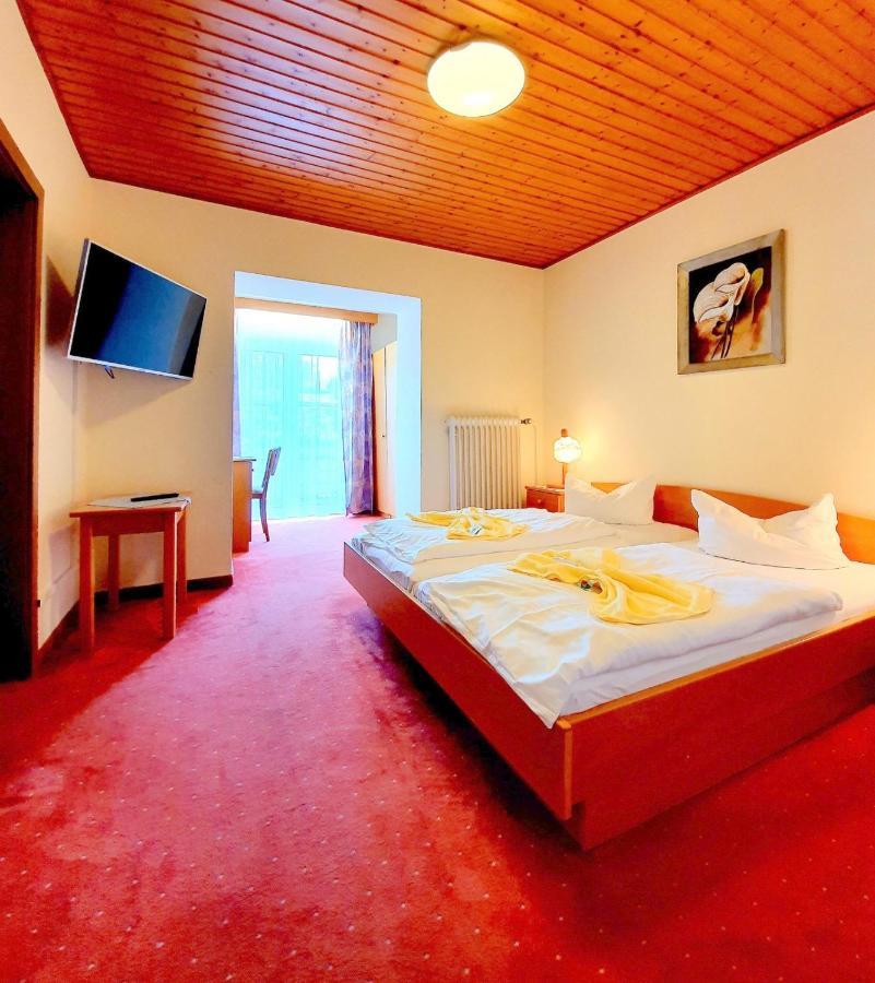 Hotel Zum Hirschen Lam Bagian luar foto