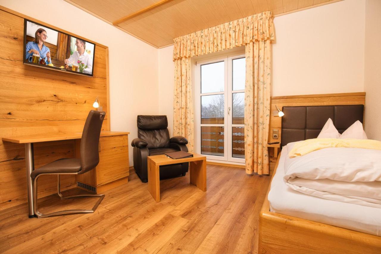 Hotel Zum Hirschen Lam Bagian luar foto