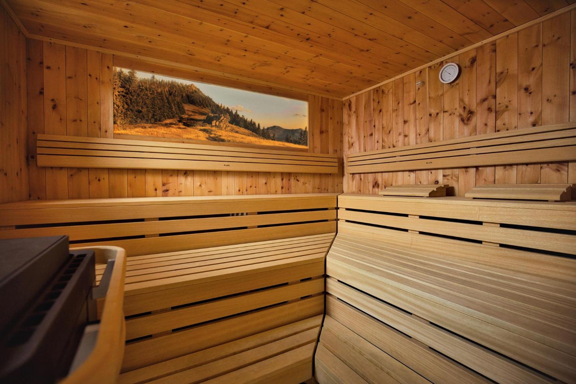 Hotel Zum Hirschen Lam Bagian luar foto